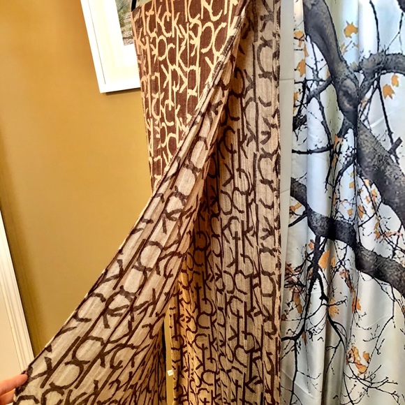 Calvin Klein monogram scarf - Picture 4 of 7